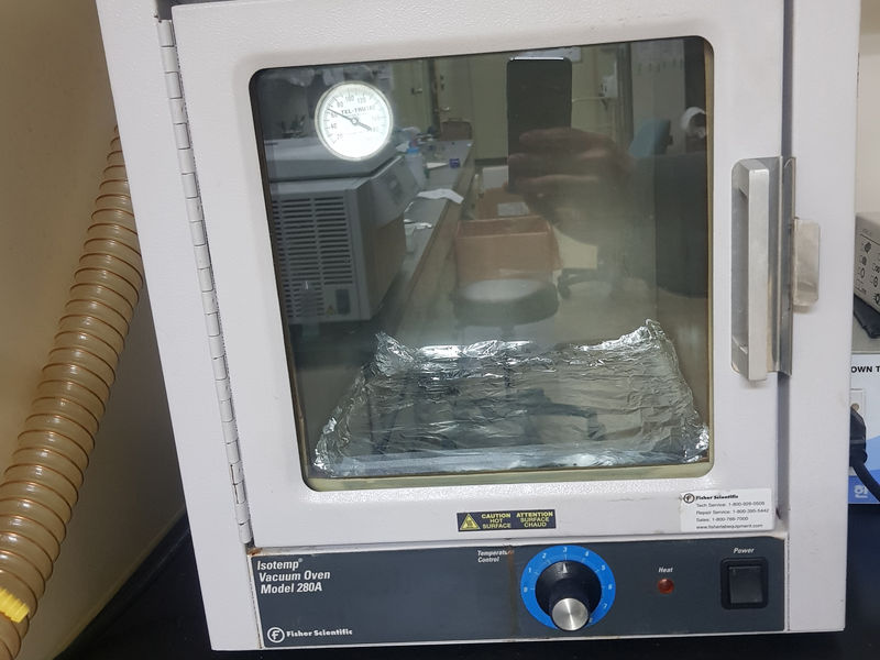 Vacuum oven