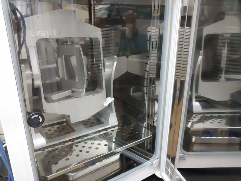 Clinostat for simulated microgravity