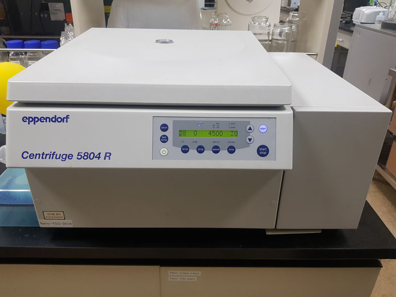 Refrigerated benchtop centrifuge