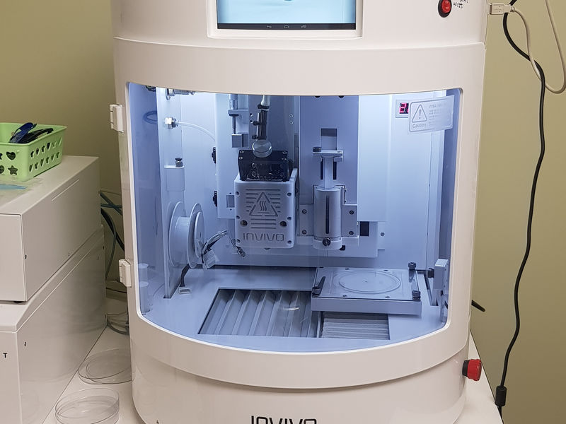 Automated benchtop bioinstrument